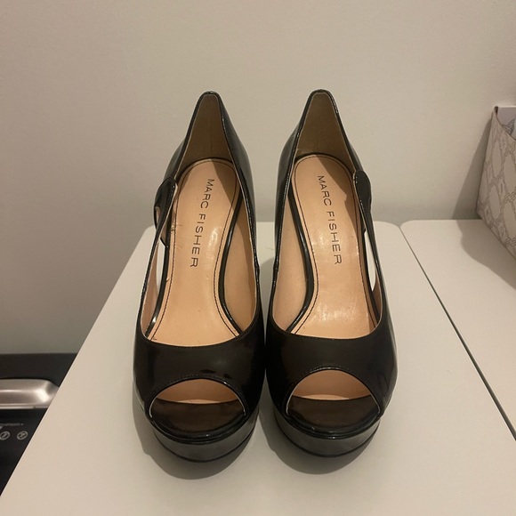 Marc Fisher Black Patent Leather Peep Toe Heels Size 9 - Picture 1 of 6